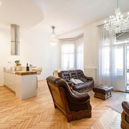 Garys Bright And Spacious Two Bedroom Flat Near Danube بودابست المظهر الخارجي الصورة