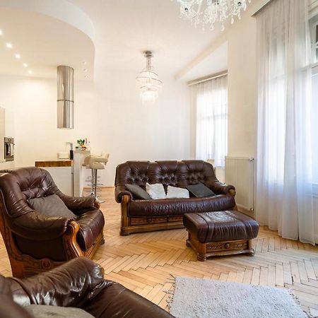 Garys Bright And Spacious Two Bedroom Flat Near Danube بودابست المظهر الخارجي الصورة