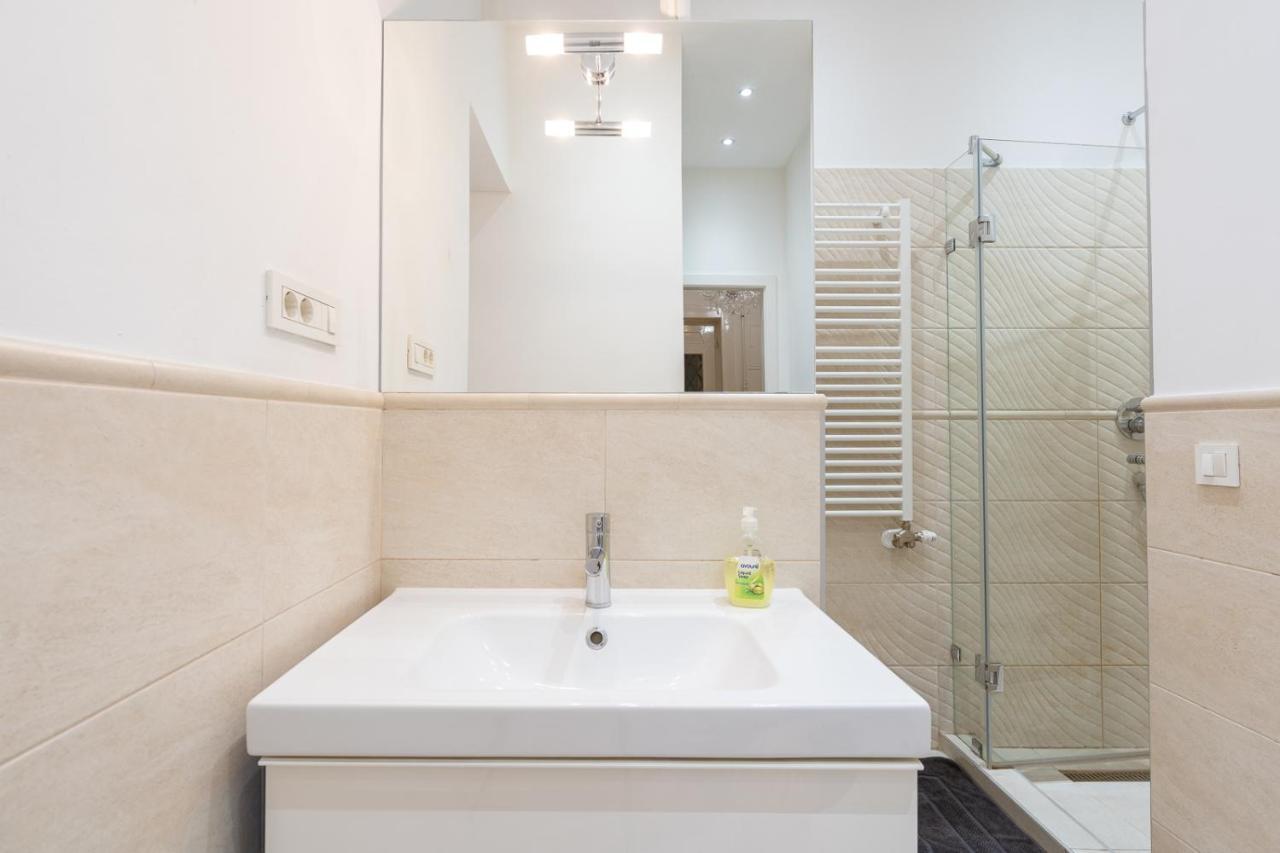 Garys Bright And Spacious Two Bedroom Flat Near Danube بودابست المظهر الخارجي الصورة
