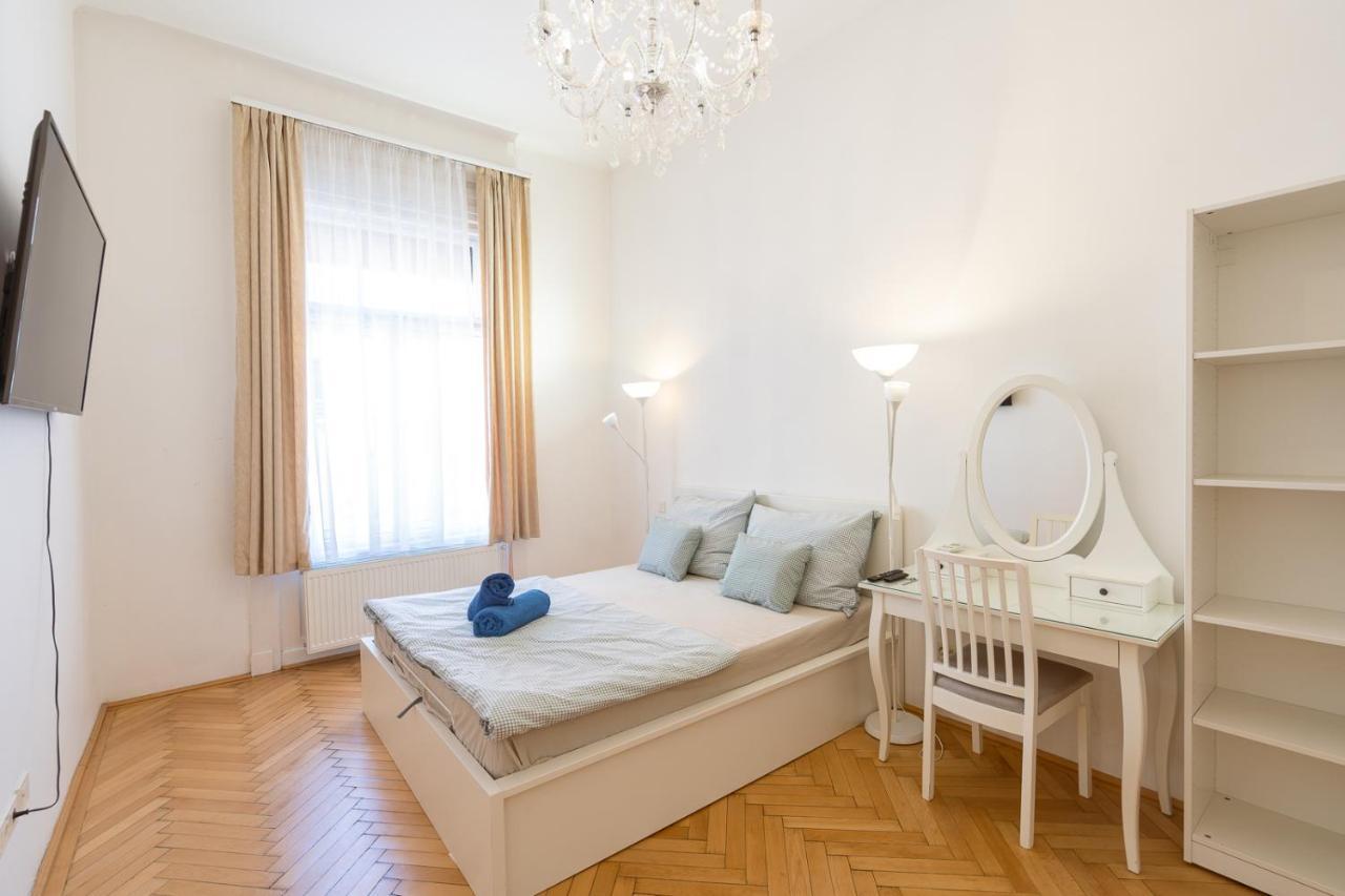 Garys Bright And Spacious Two Bedroom Flat Near Danube بودابست المظهر الخارجي الصورة
