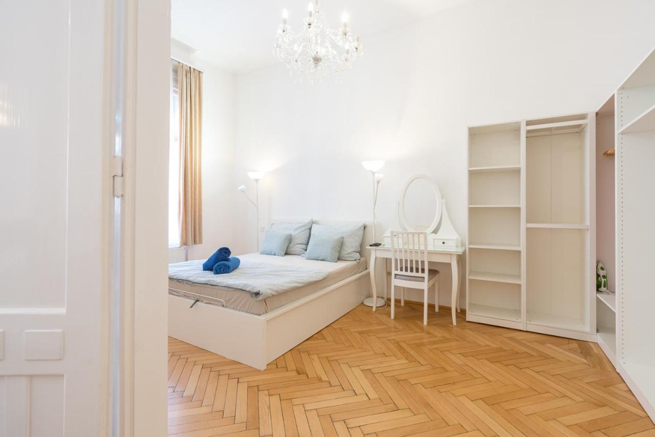 Garys Bright And Spacious Two Bedroom Flat Near Danube بودابست المظهر الخارجي الصورة