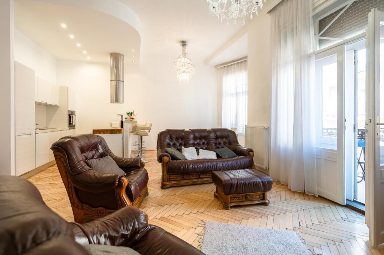 Garys Bright And Spacious Two Bedroom Flat Near Danube بودابست المظهر الخارجي الصورة